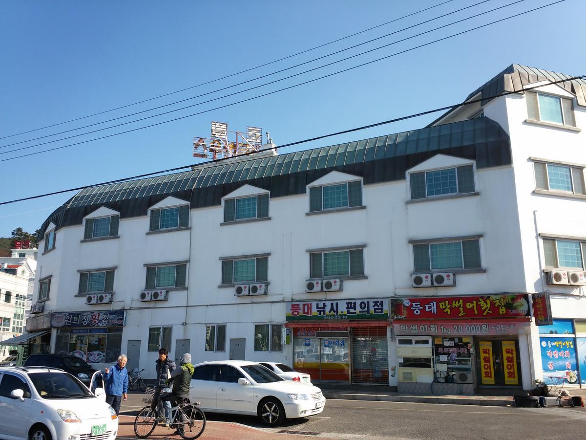 Geoje Jangseungpo Lighthouse Hotel Sodong Exteriör bild